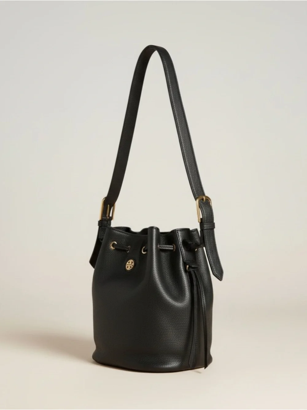 ✨ Tory Burch Black Pebbled Leather Drawstring Bucket Bag Gold Medallion EUC